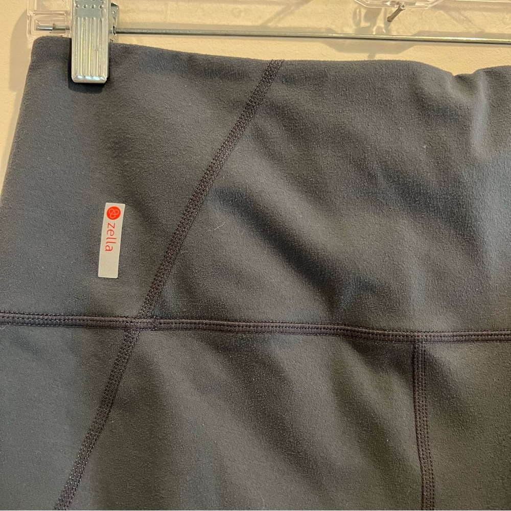Zella hi‎ rise cropped gray leggings - Picture 2 of 8